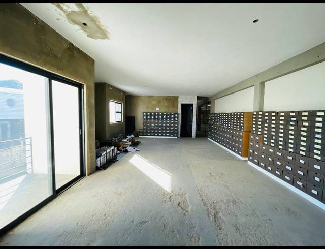 1,884M² OFFICE FOR SALE IN HALFWAY HOUSE